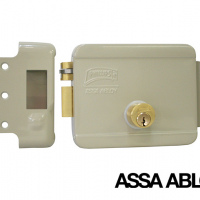 CERRADURA ELECTROMECÁNICA ASSA ABLOY MODELO 321DCD MONTAJE SOBREPUESTO APERTURA POR BOTÓN INTERNO ORIENTACIÓN IZQUIERDA
