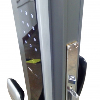 COMMAX CDL210P - Cerradura biométrica con verificación por huella, teclado touch para validación por password y tarjetas Mifare, Llave mecánica, soporta hasta 100 usuarios